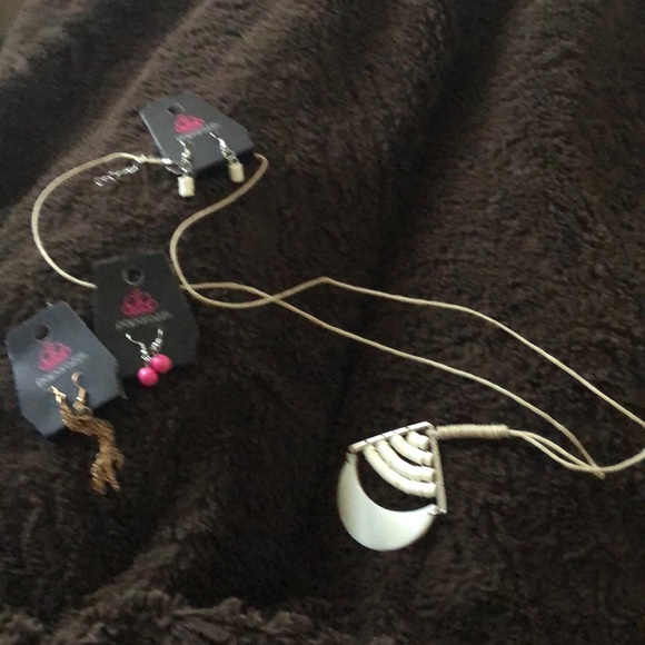 paparazzi Jewelry - 🚨 FINAL SALE 🚨 Paparazzi necklace and earring bundle - NWT!